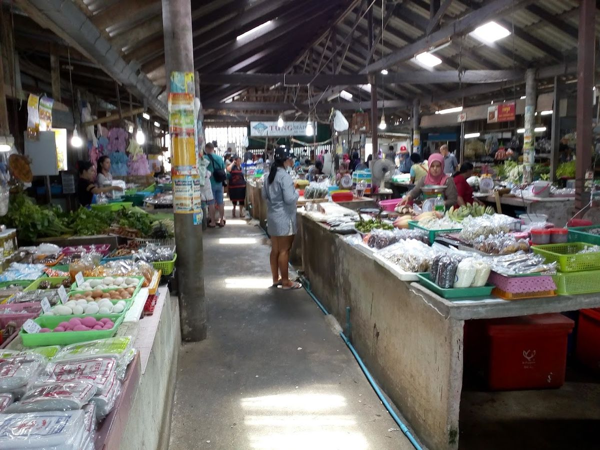 Hua Thanon Fish Market photo 2