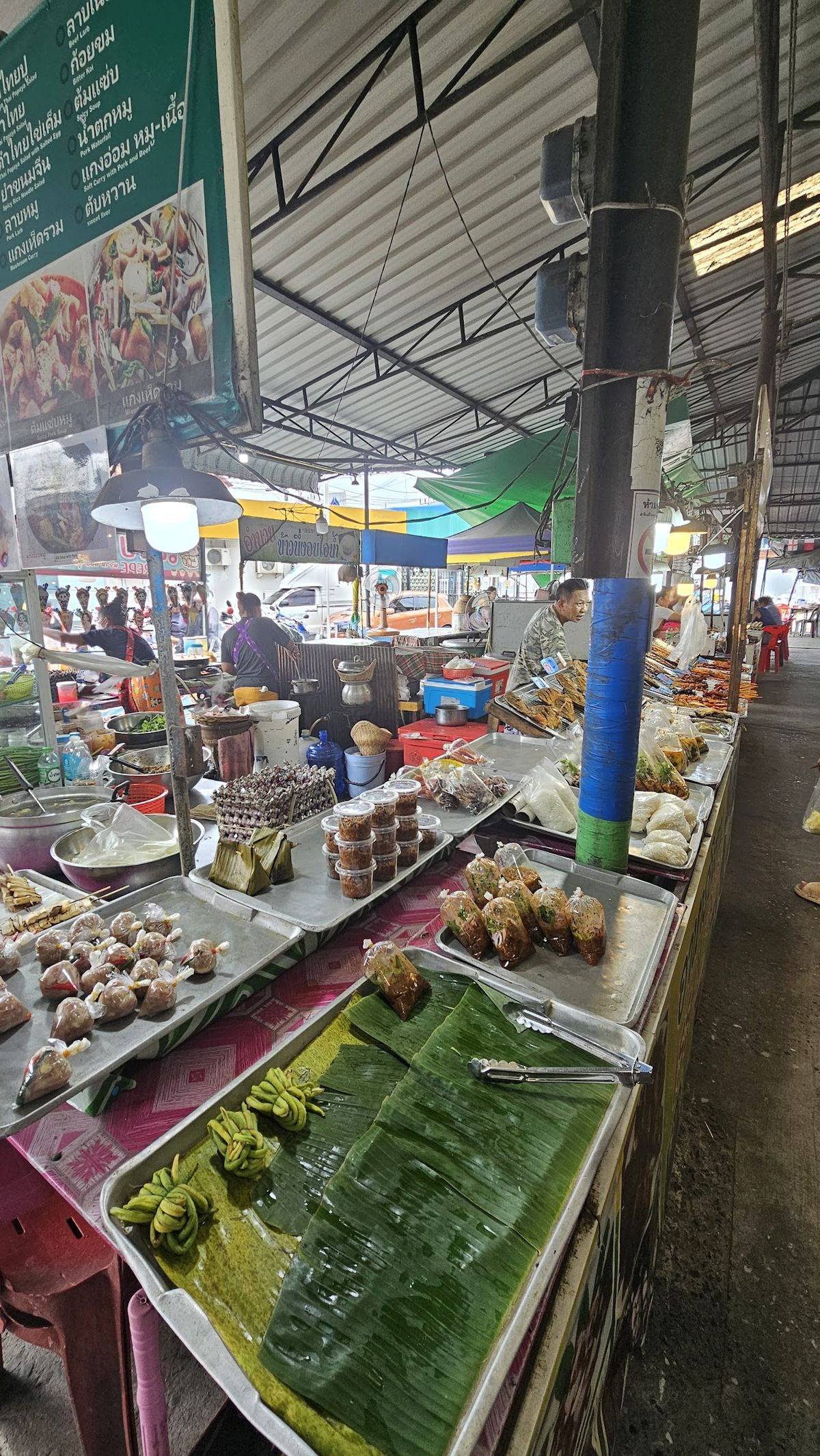 Hua Thanon Fish Market photo 3