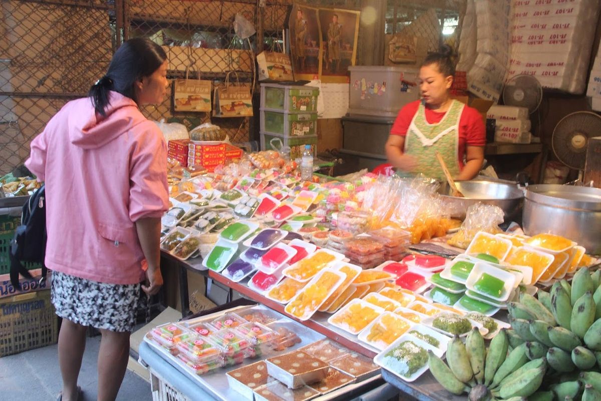 Laem Din Market ตลาดแหลมดิน photo 2