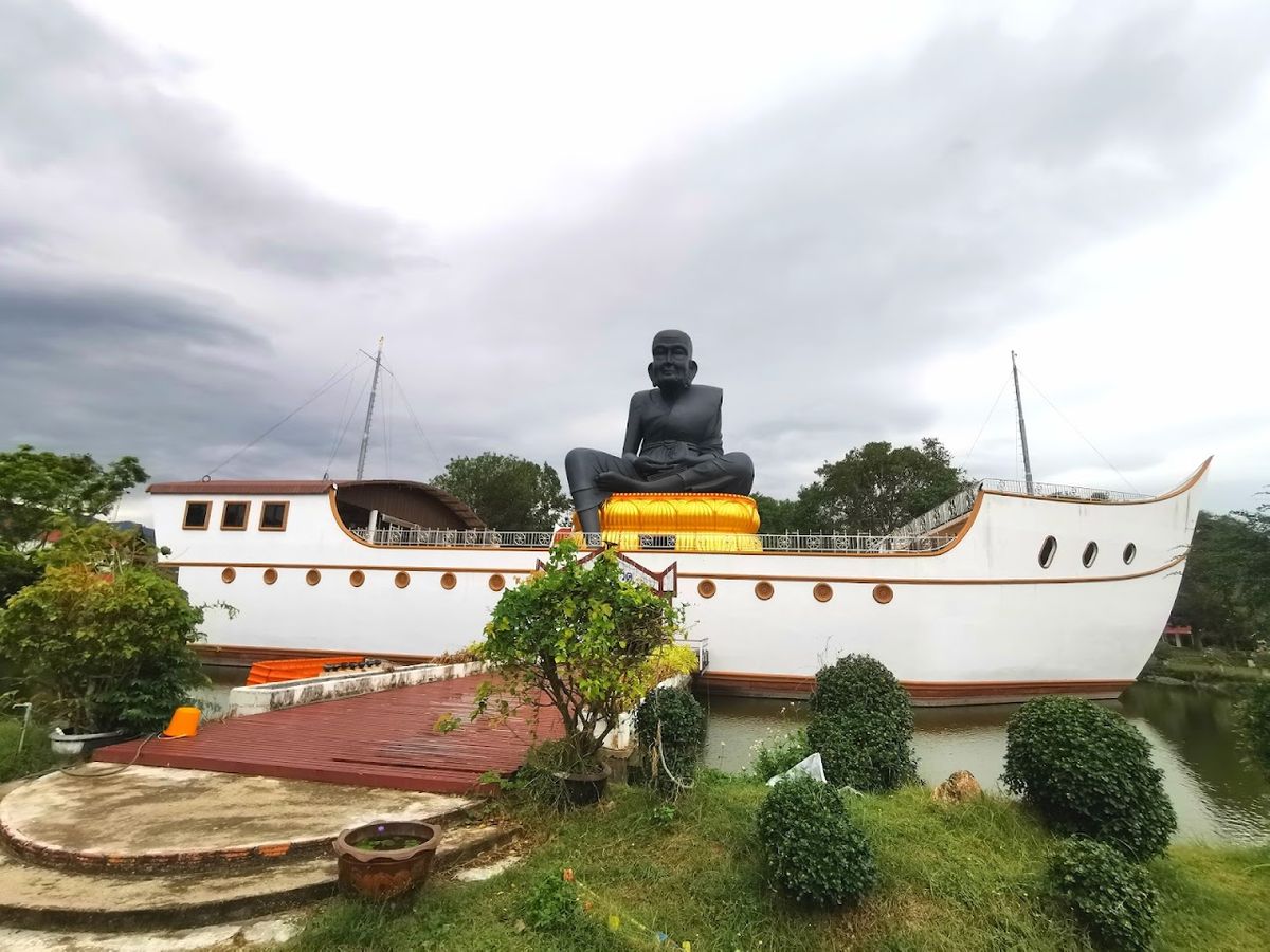 Luang Phor Thuad's Statue (หลวงปู่ทวด) photo 3