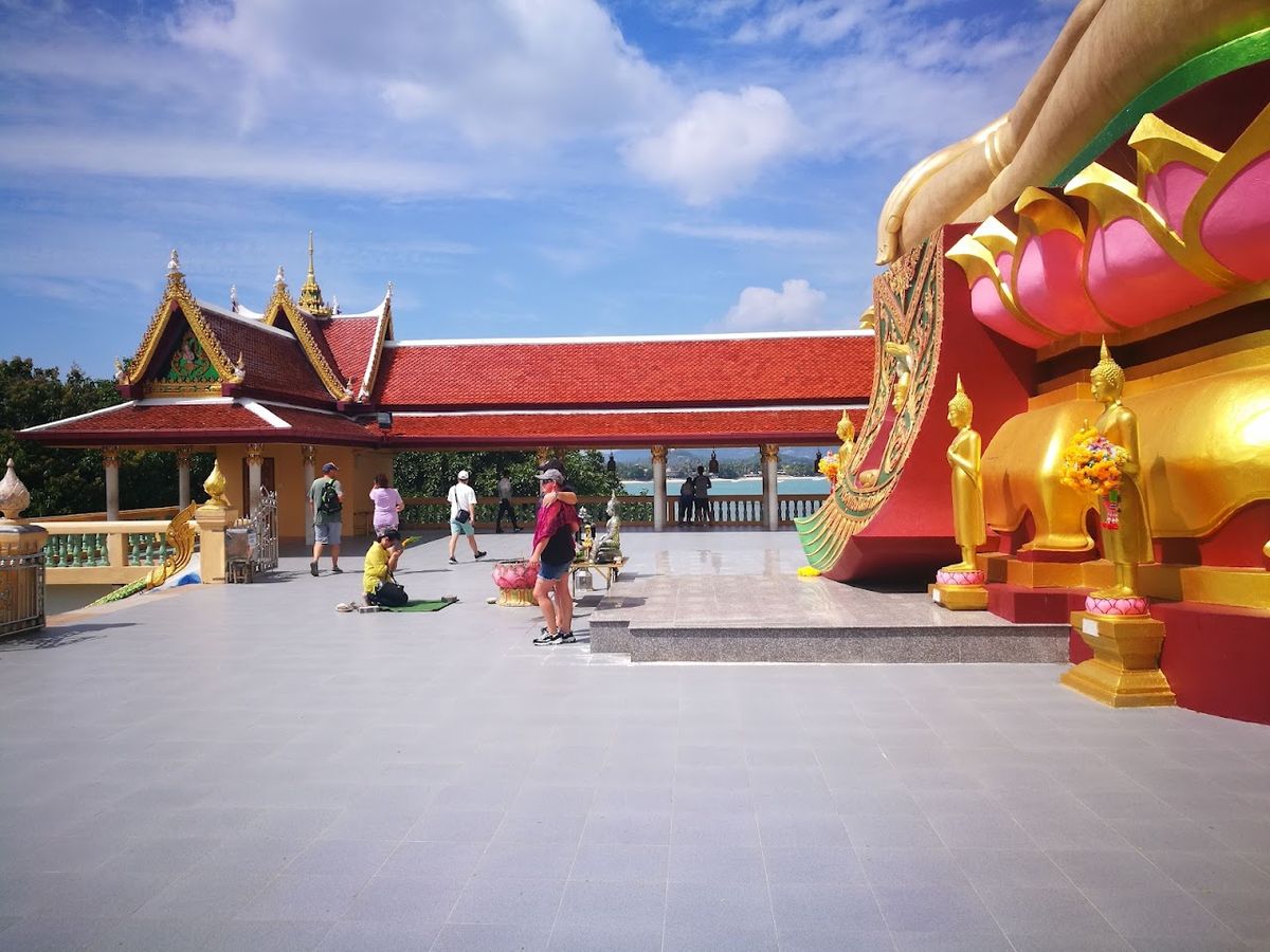 Wat Phra Yai photo 3