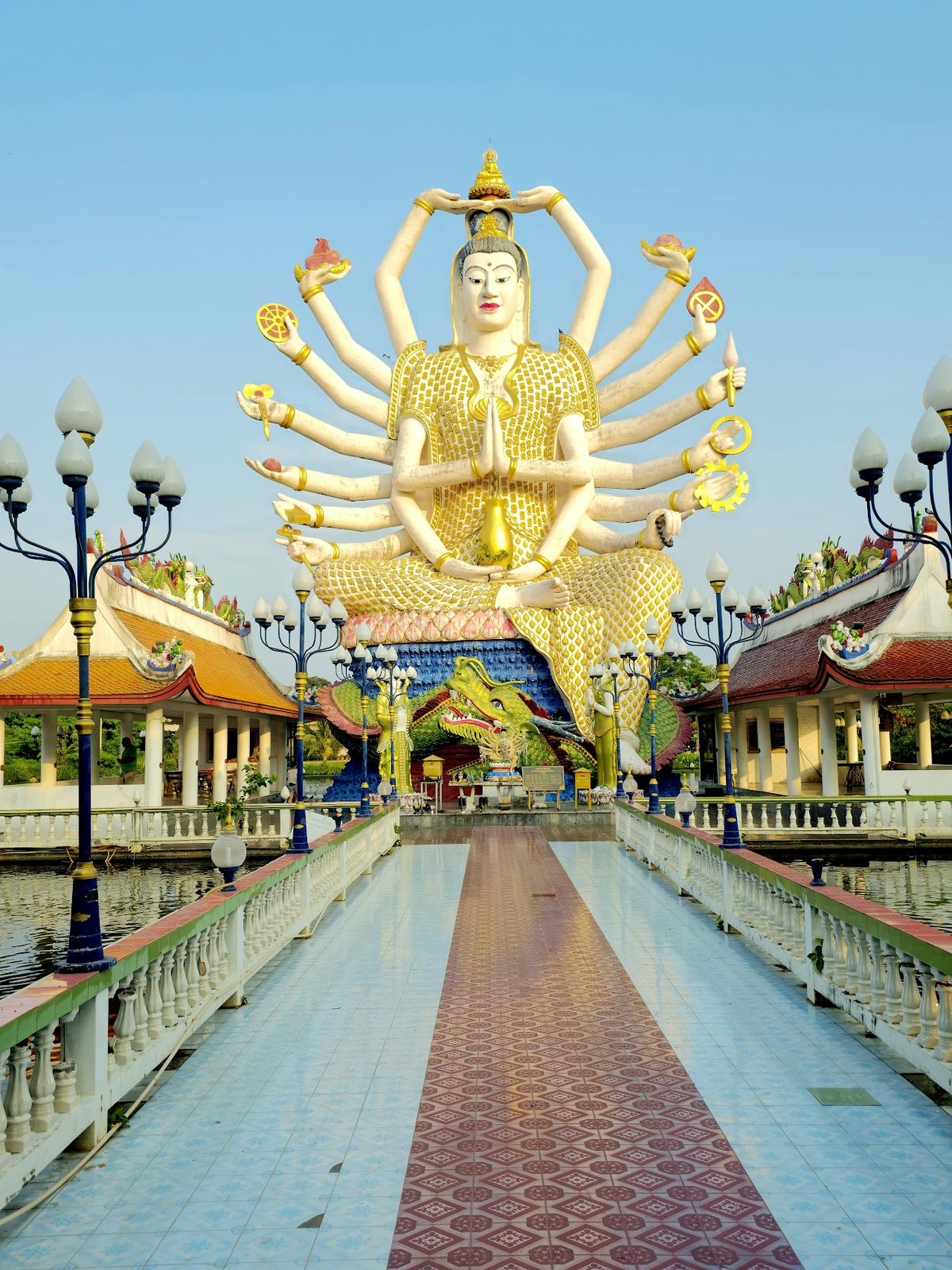 Wat Plai Laem photo 3