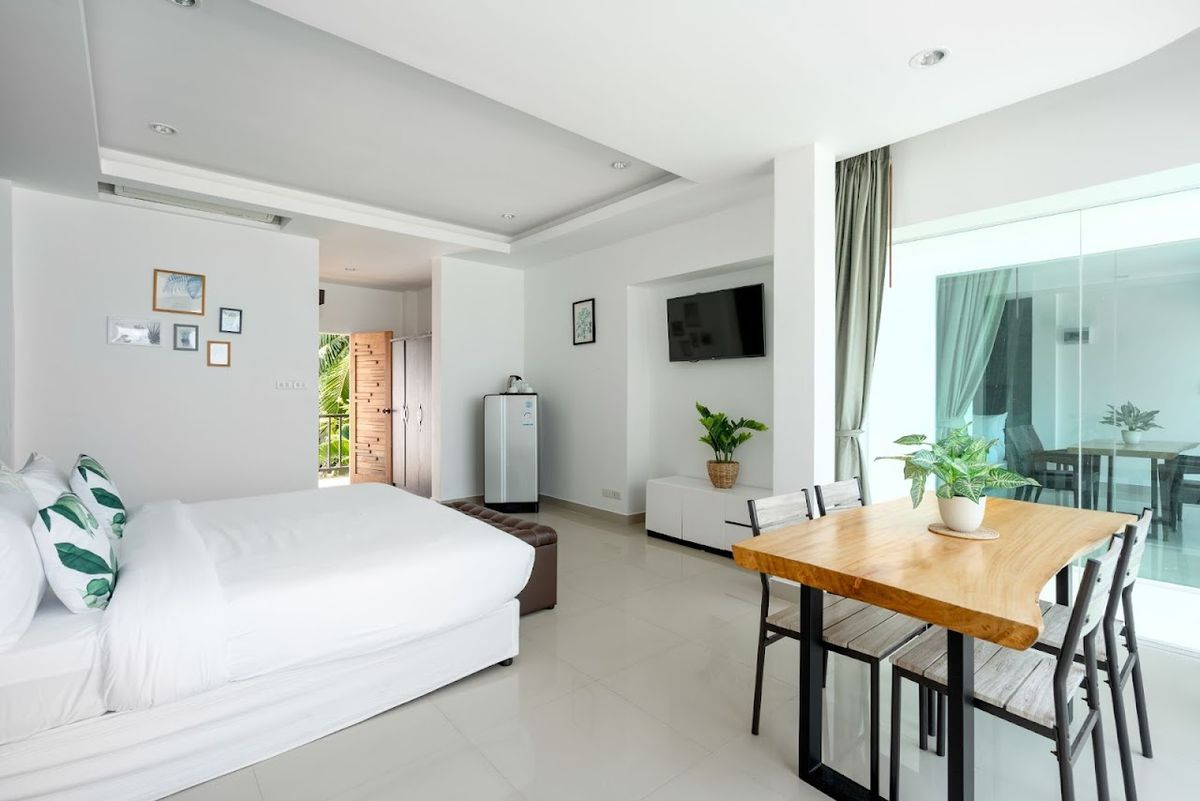 4U Resort pool and grounds in Lamai