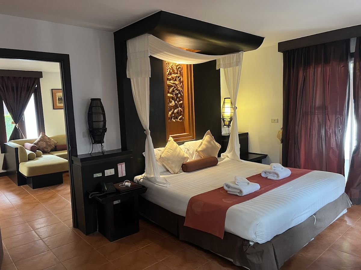 Al's Resort Samui pool and grounds in Chaweng