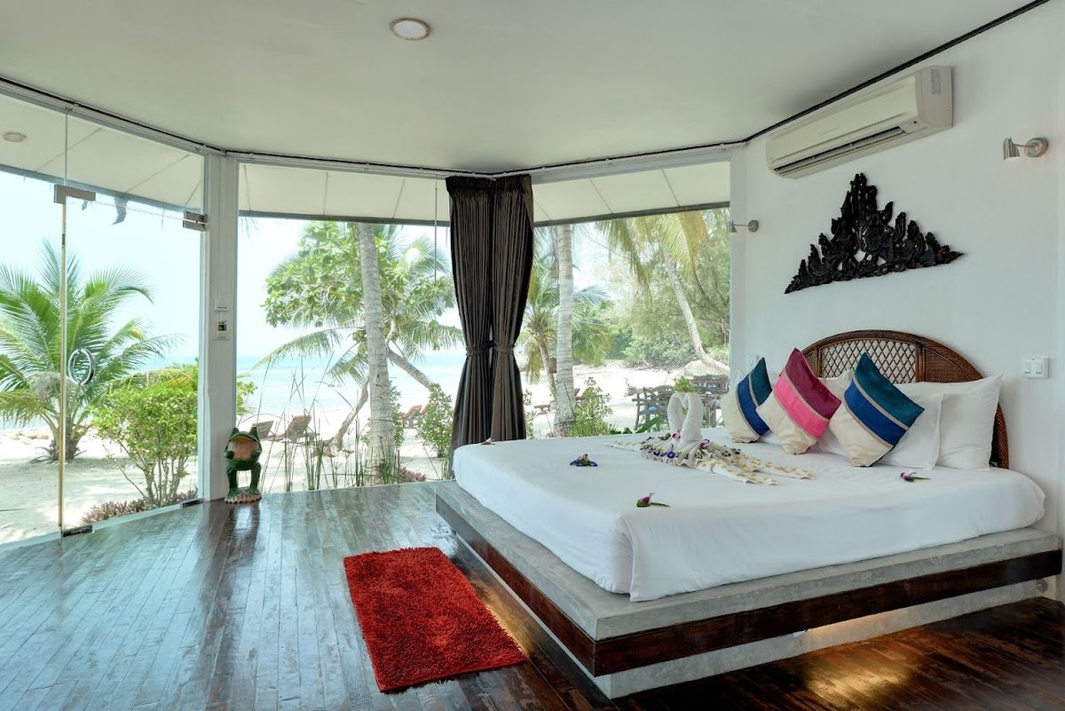 Am Samui Resort Taling Ngam pool and grounds in Lipa Noi