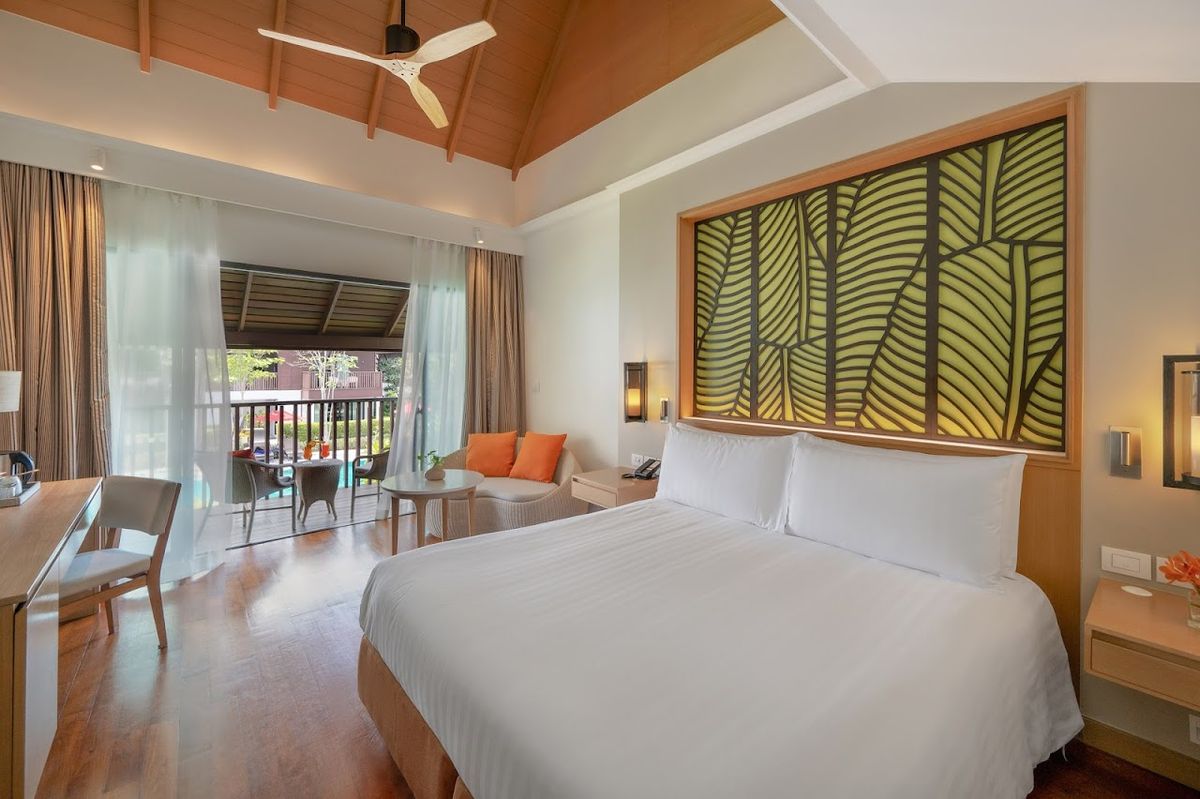 Amari Koh Samui pool and grounds in Chaweng