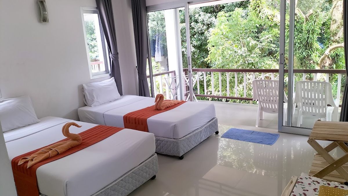 Amity Resort & beach Cafe' pool and grounds in Lamai