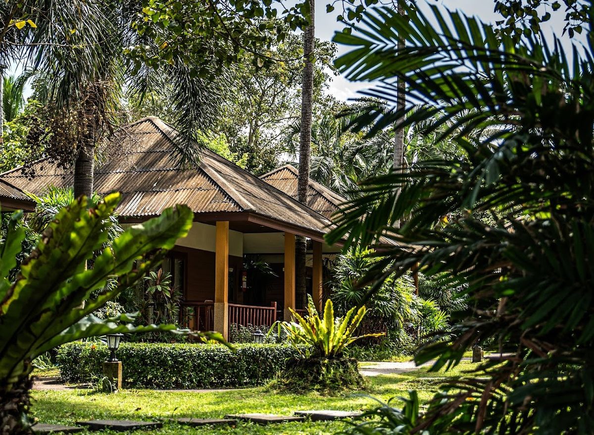 Anahata exterior in Lipa Noi