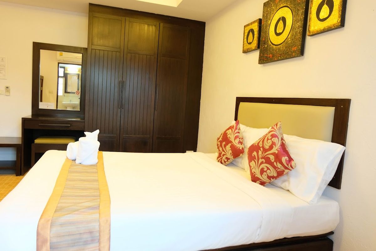 Arina Boutique Residence pool and grounds in Chaweng