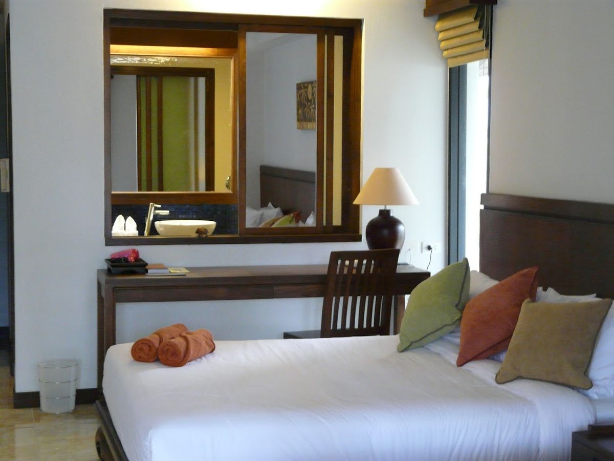 ASTROCOCO beach resort pool and grounds in Lamai