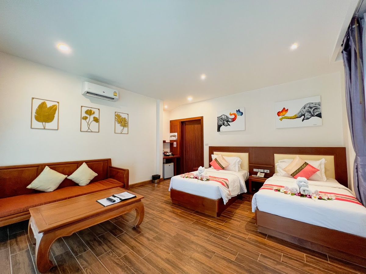 Aura Samui pool and grounds in Lamai