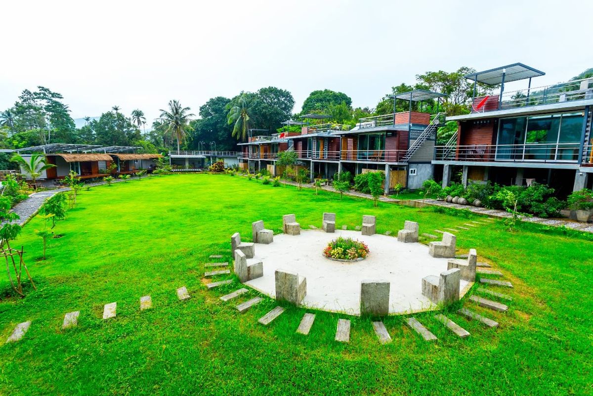 Baan Boom Boxes exterior in Maenam