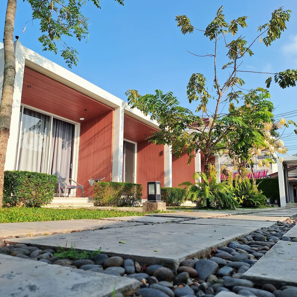 Baan exterior in Maenam