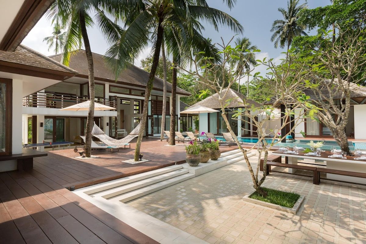 Ban Suriya exterior in Lipa Noi