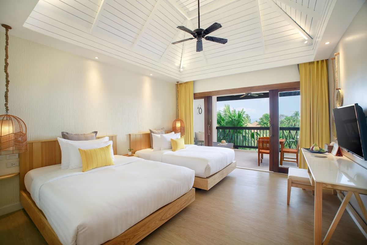 Bandara Spa Resort pool and grounds in Bophut