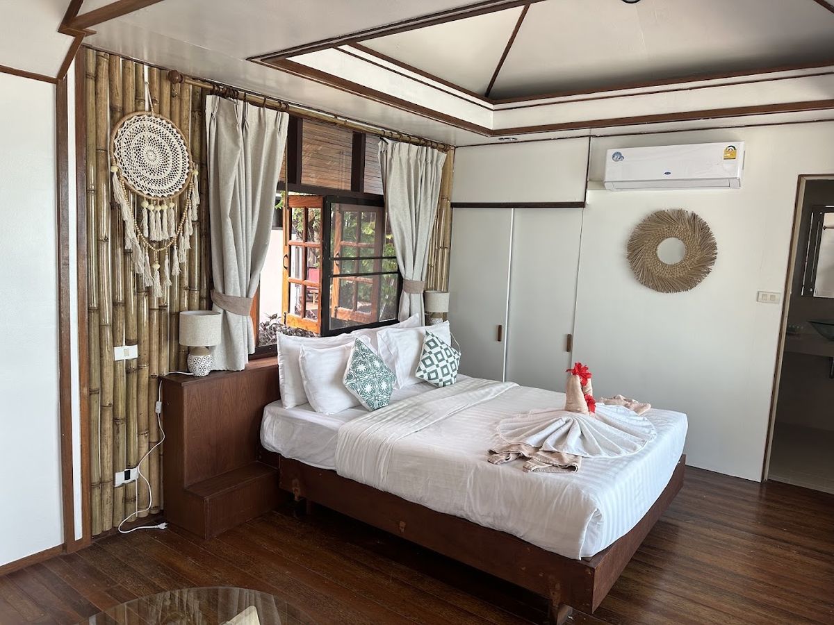Bangrak Pier Bungalow pool and grounds in Bophut