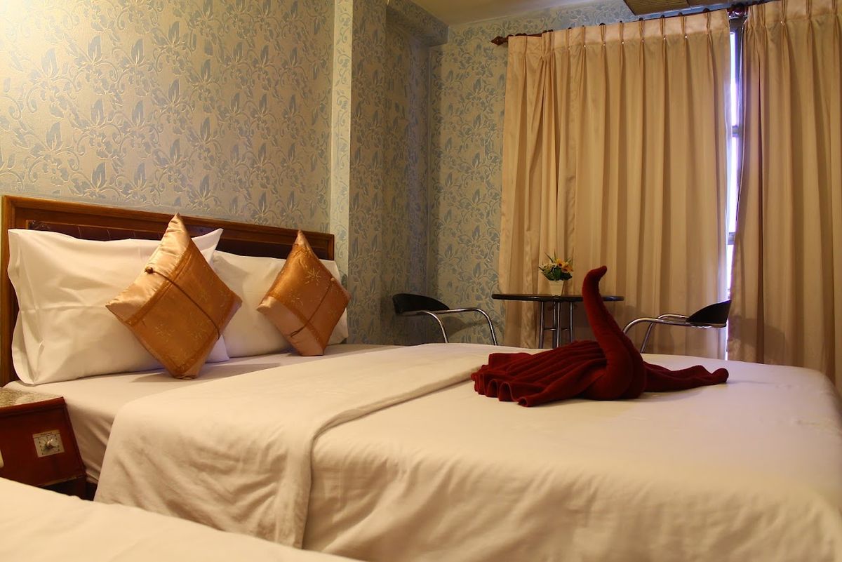 Bonny Hotel Koh Samui Close 21.00PM. pool and grounds in Lamai