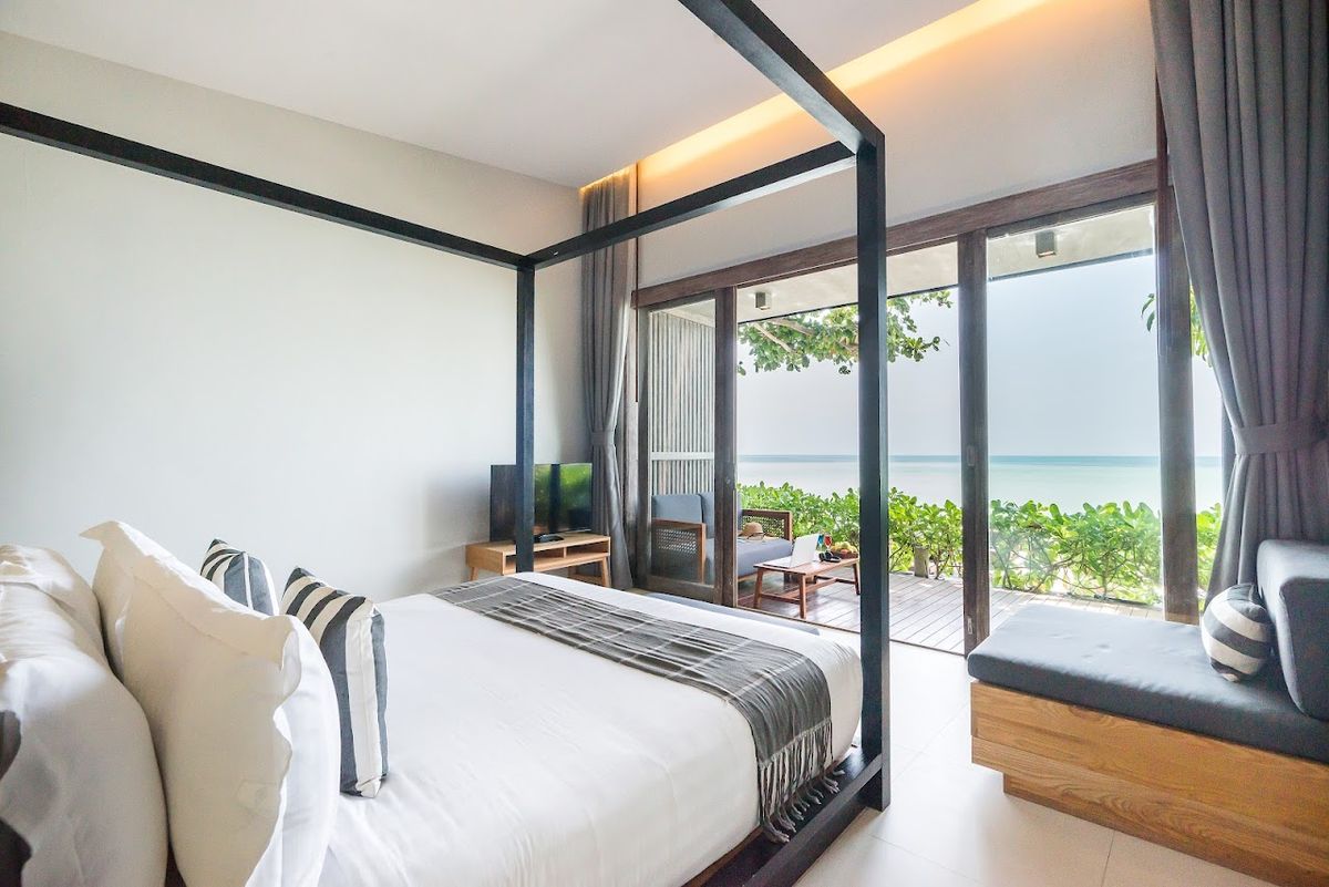 Casa De Mar Samui pool and grounds in Chaweng