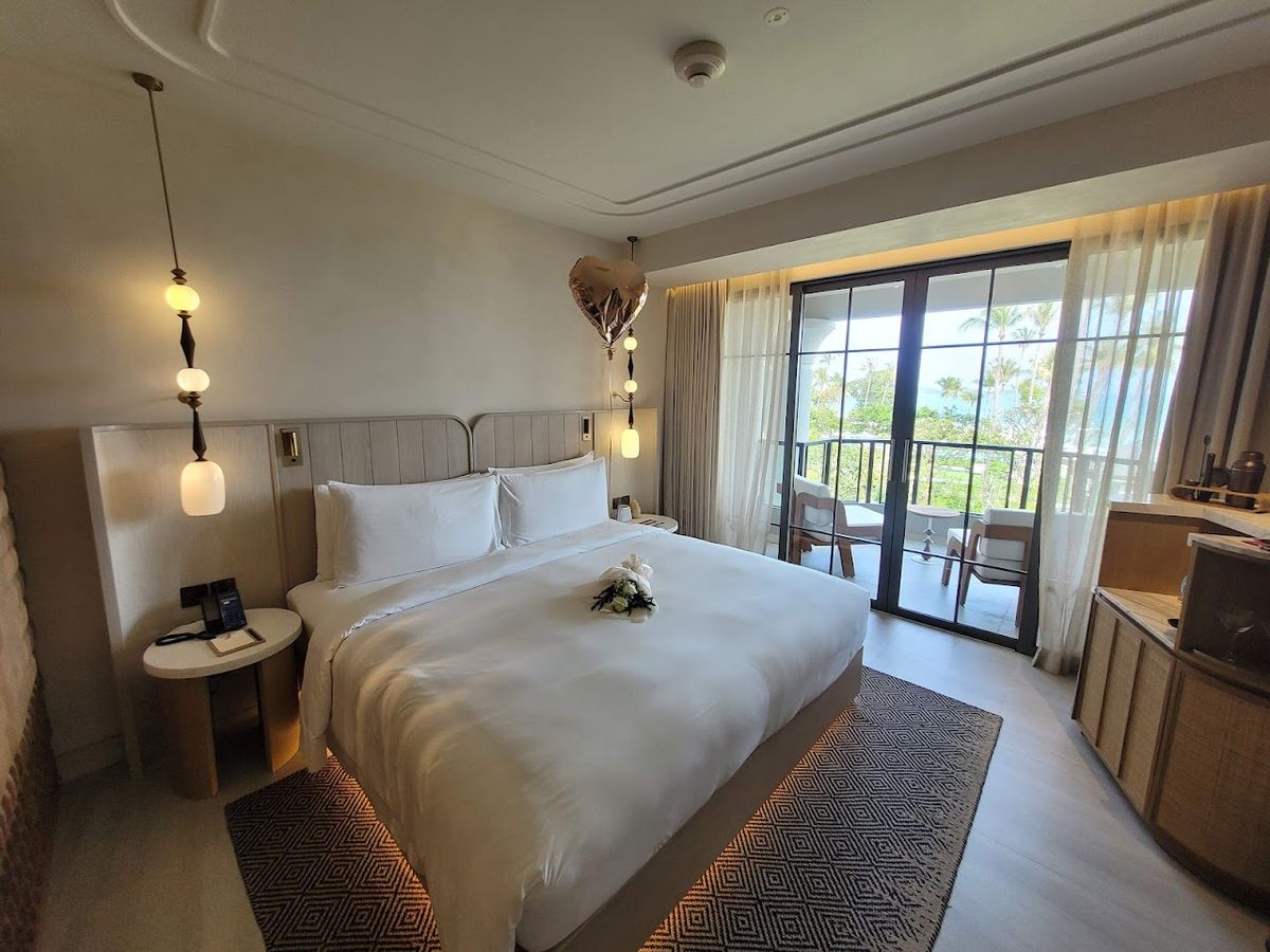 Centara Reserve Samui pool and grounds in Chaweng