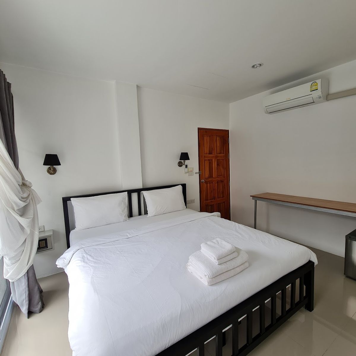 Chaweng Best Hotel and Hostel Samui pool and grounds in Choeng Mon