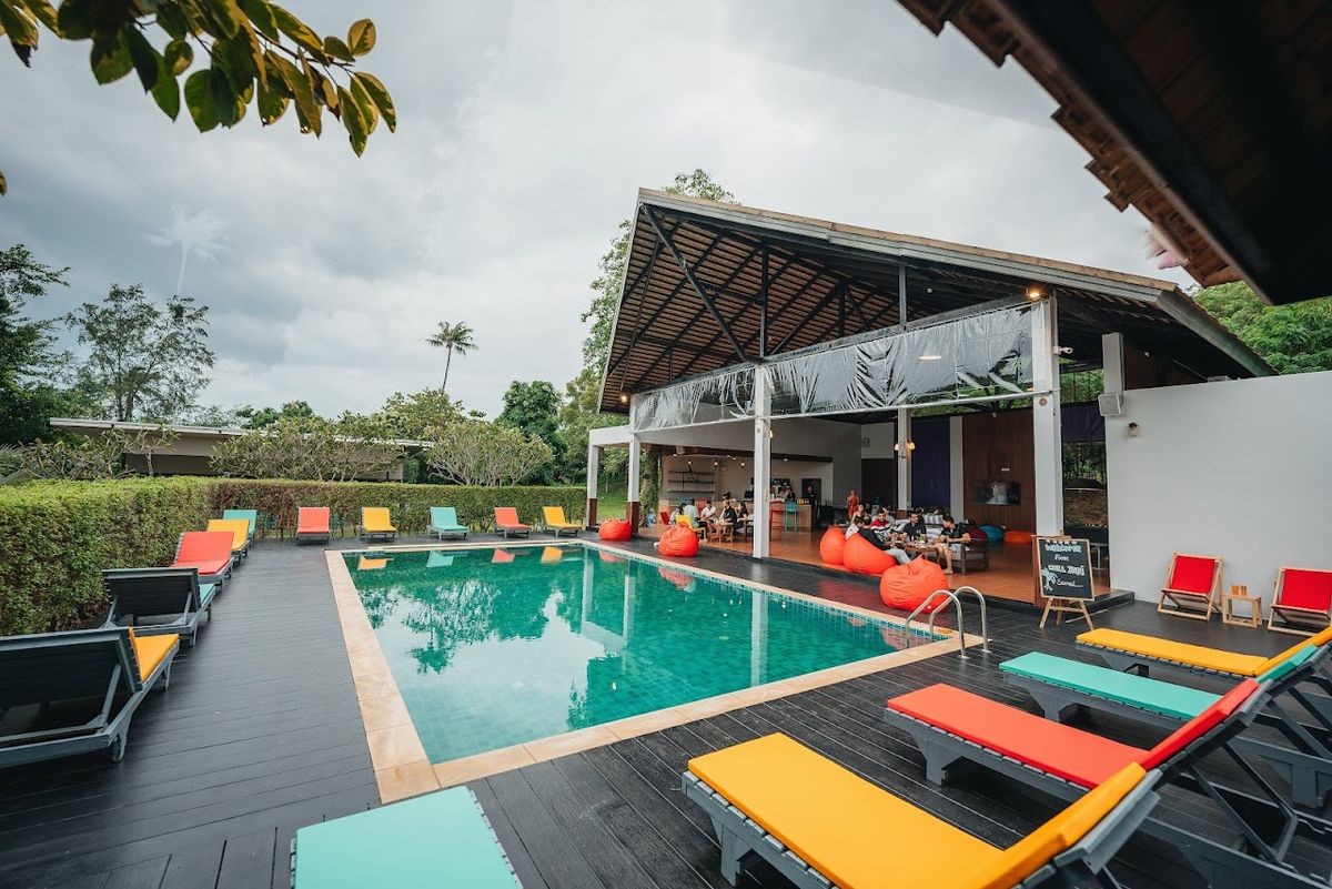 Chill Inn Samui Hostel and Restaurant exterior in Choeng Mon