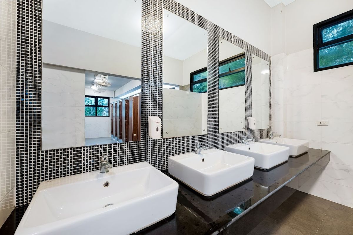 Chill Inn Samui Hostel and Restaurant facilities in Choeng Mon