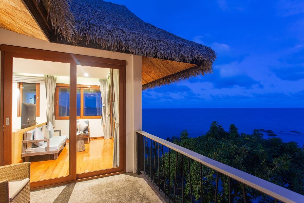 Coral Cliff Beach Resort exterior in Bophut