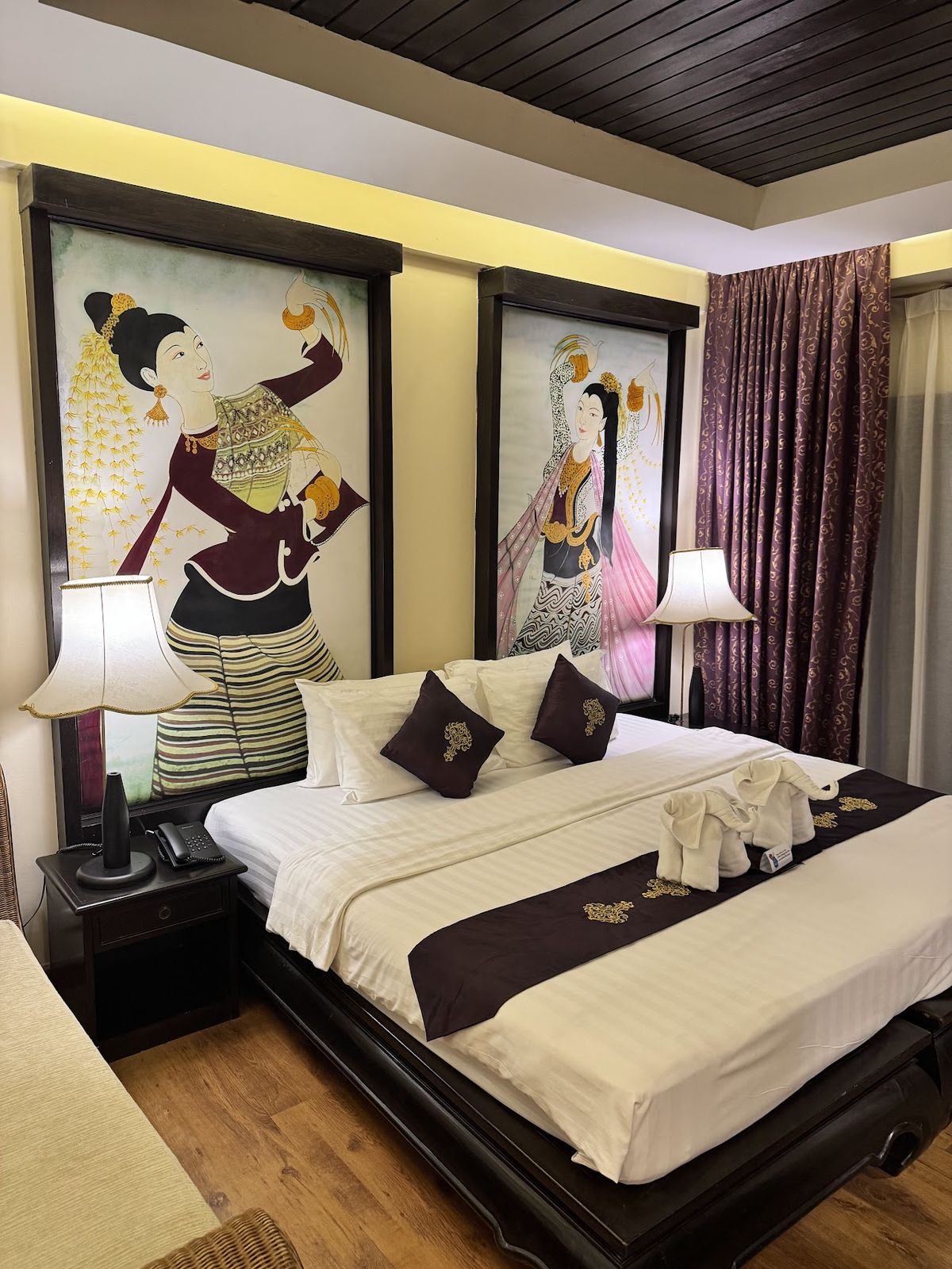 Dara Samui Beach Resort pool and grounds in Chaweng