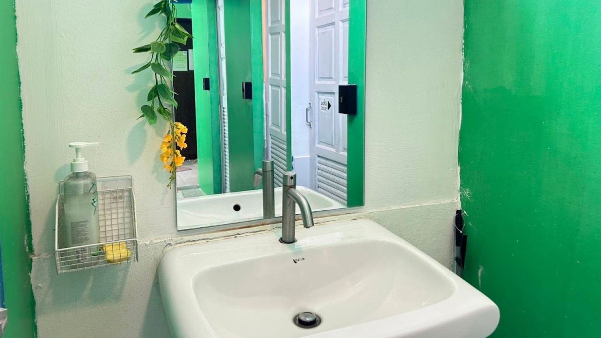 Dk1 Hostel room interior in Chaweng