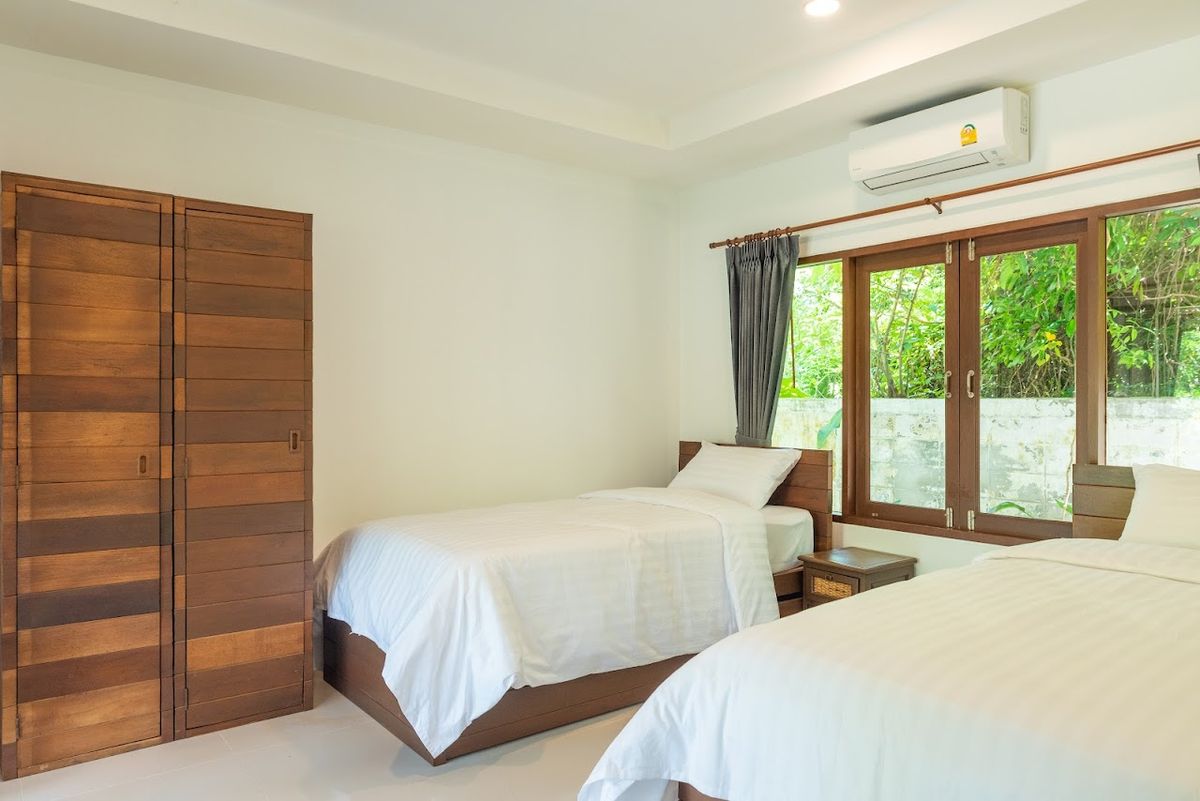 EASY TIME by MARALEINA pool and grounds in Lamai