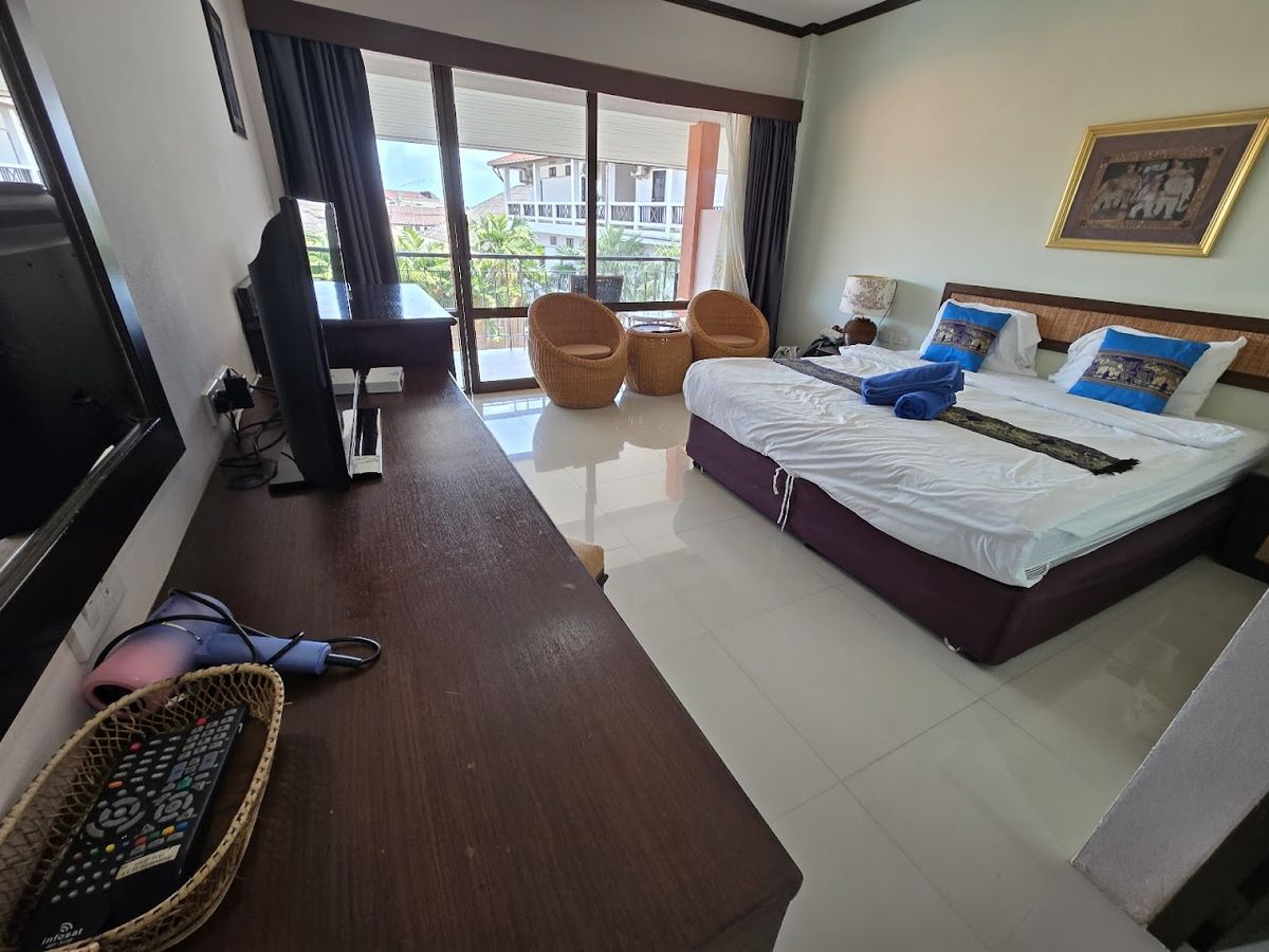 Grand Thai House pool and grounds in Lamai