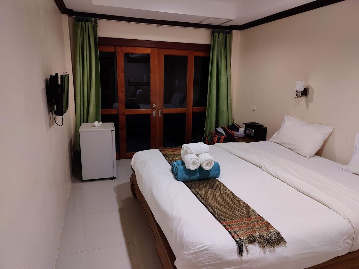 Green Villa pool and grounds in Lamai