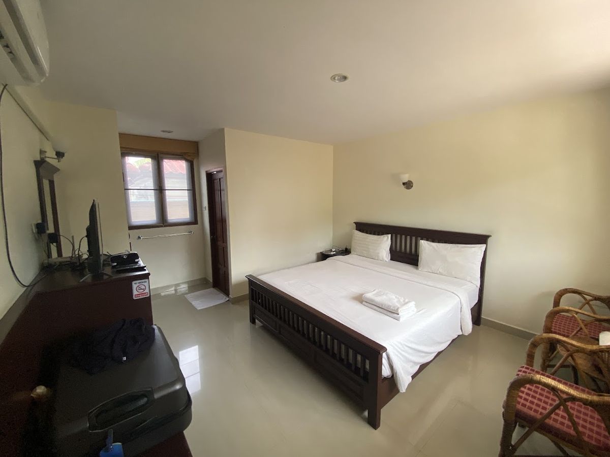 Hathai House pool and grounds in Lamai