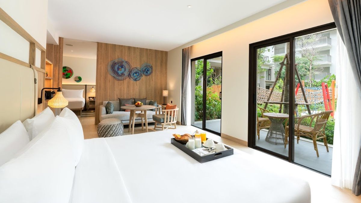 Holiday Inn Resort Samui Bophut Beach, an IHG Hotel pool and grounds in Bophut