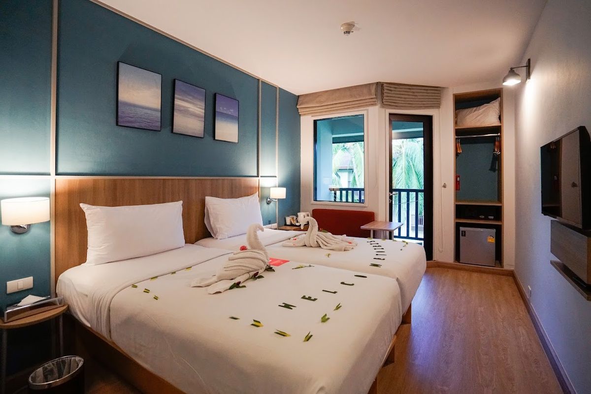 Ibis Samui Bo Phut pool and grounds in Fisherman's Village