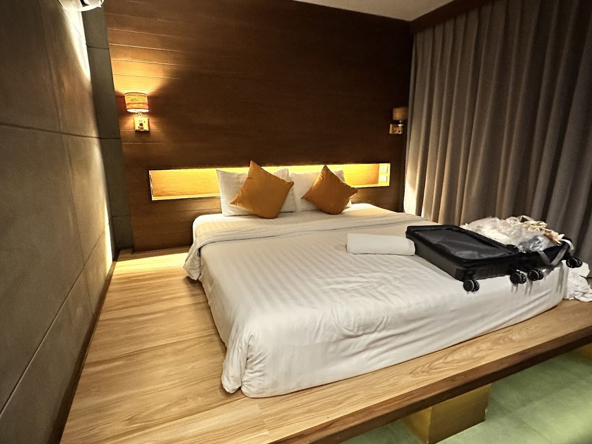 J4 Samui Hotel pool and grounds in Chaweng