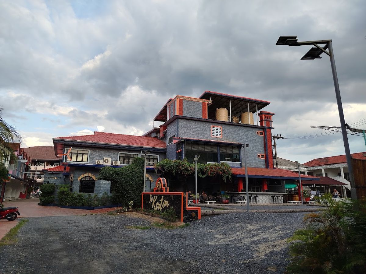 Kerton Hostel exterior in Lamai