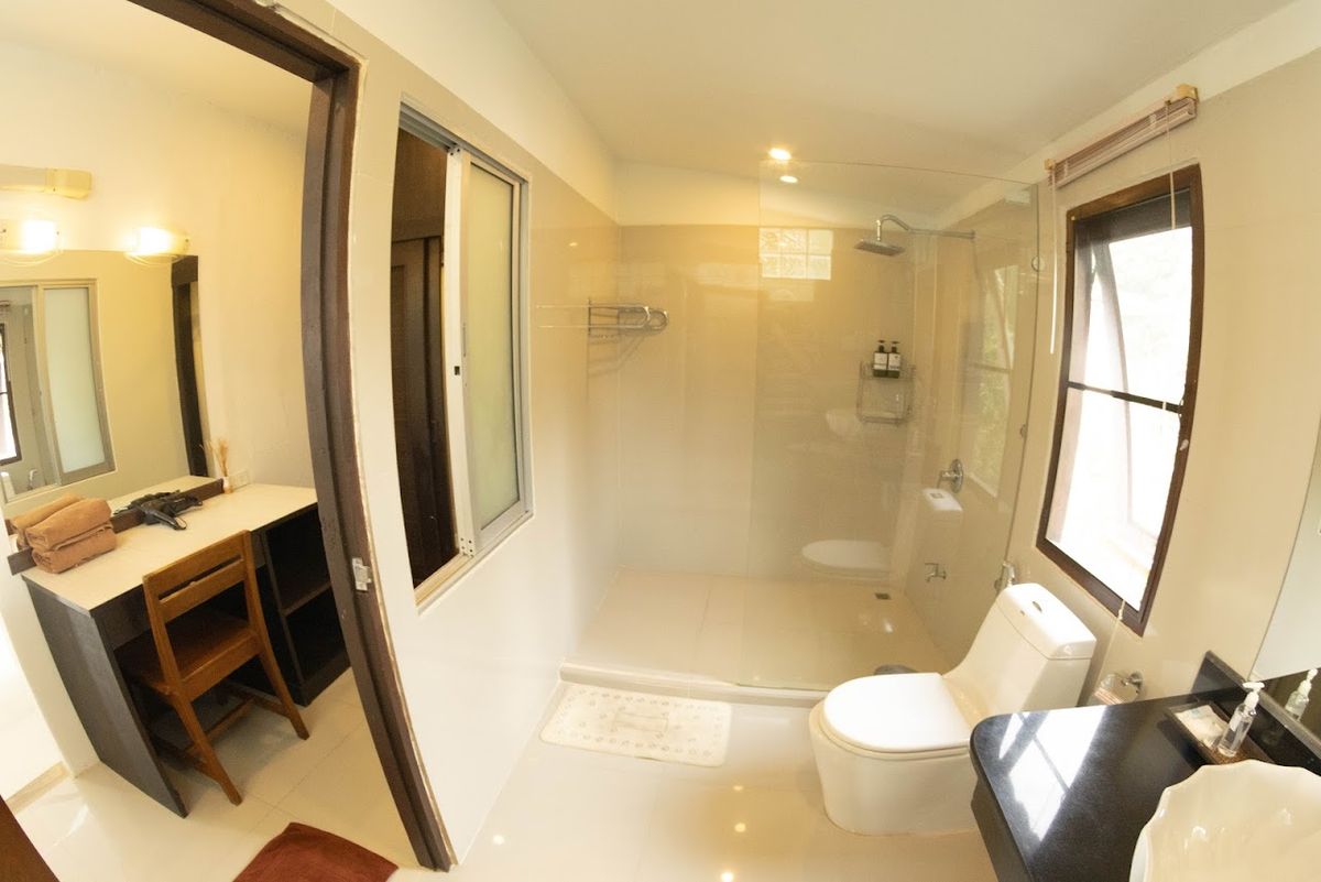 Lipa Lodge Beach Resort facilities in Nathon