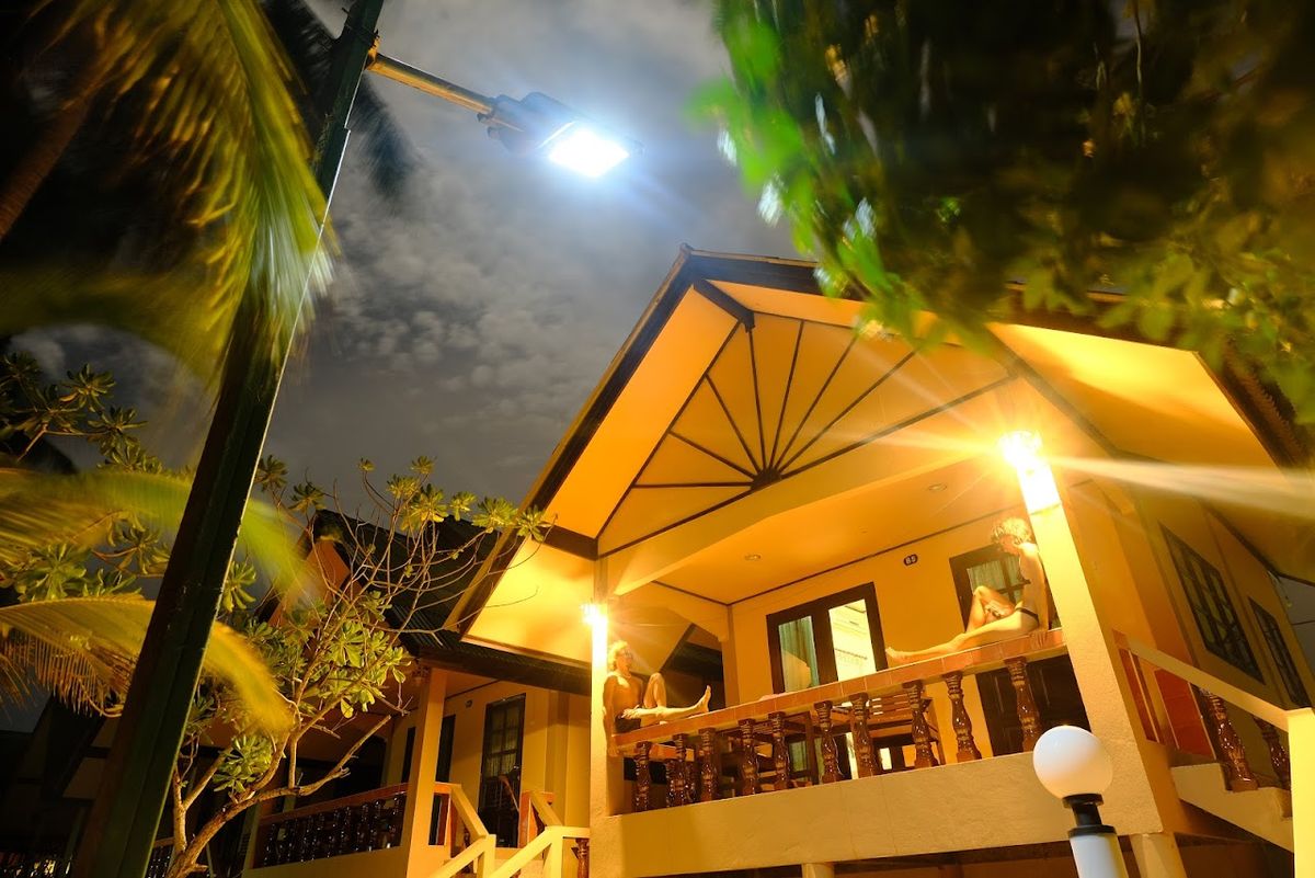 Lolita Bungalow exterior in Maenam