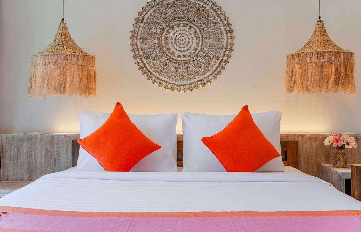 LOVE Beach Club Koh Samui pool and grounds in Chaweng