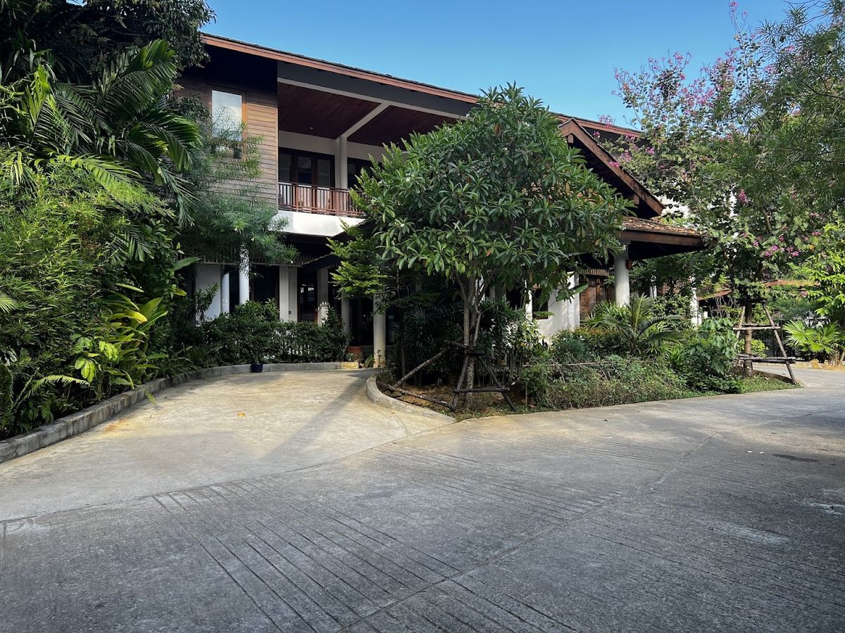 Maenam Resort exterior in Maenam