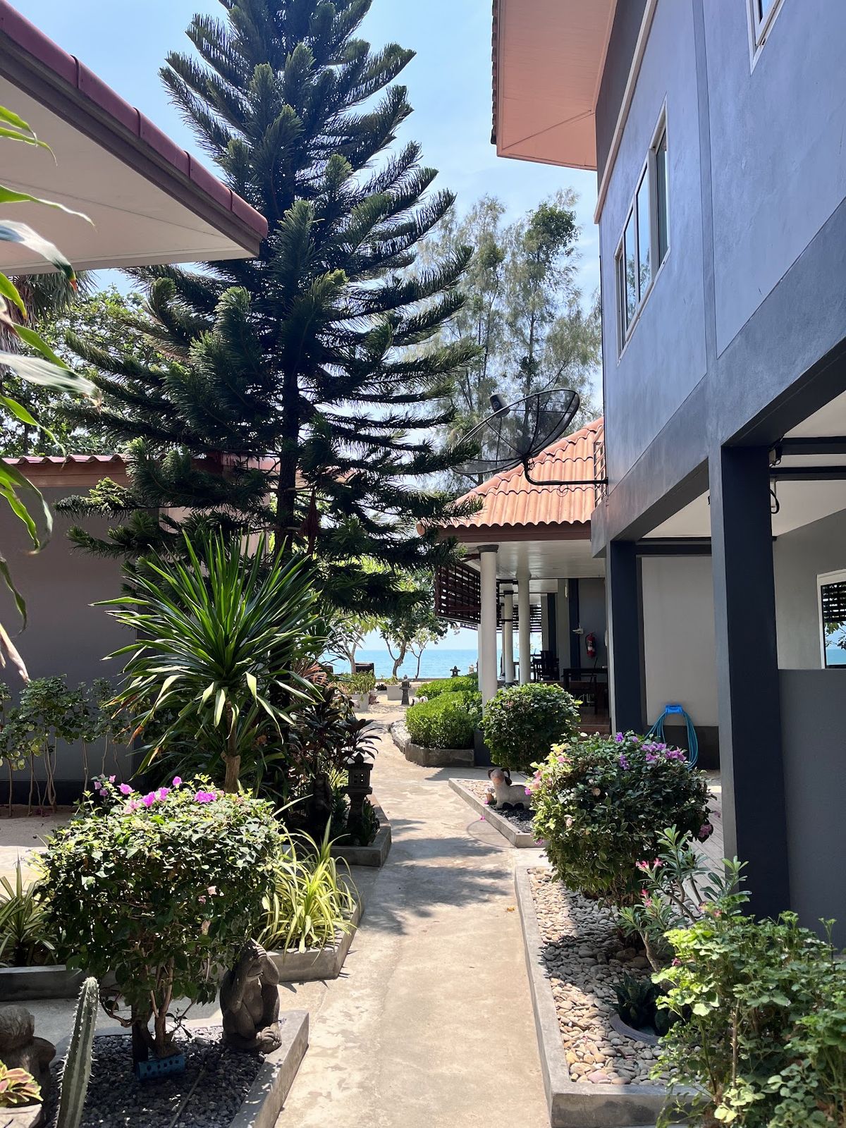 Maenam Villa exterior in Maenam