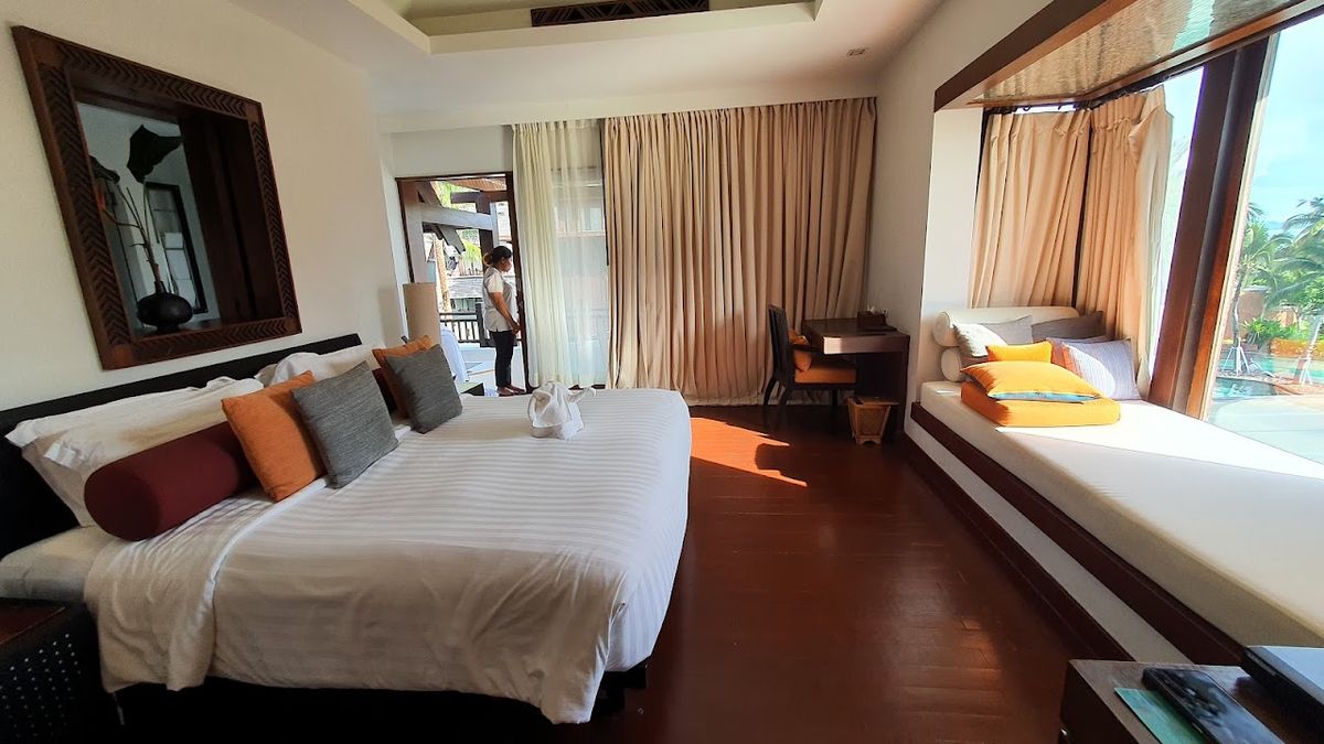 Mai Samui pool and grounds in Chaweng