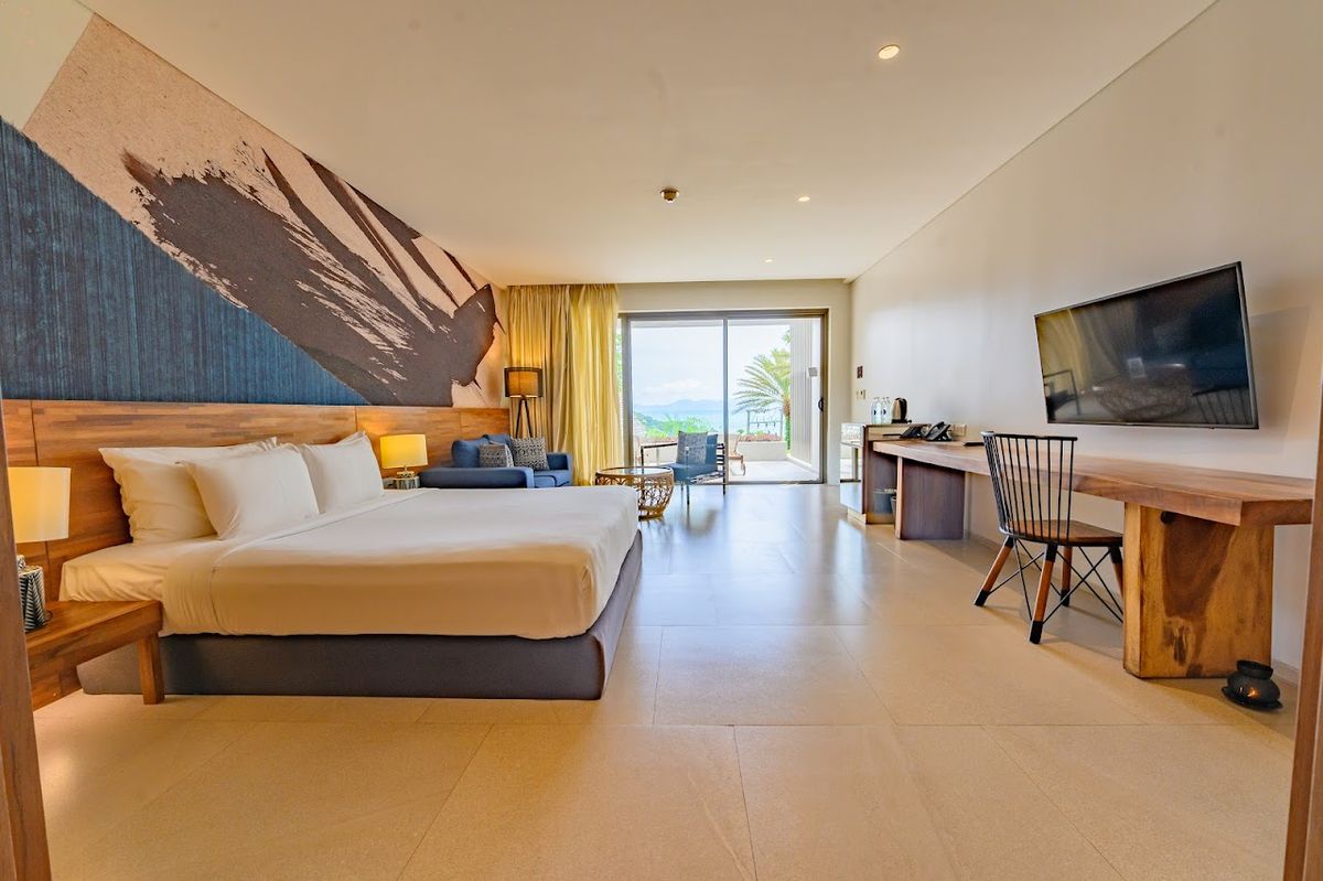 Mantra Samui Resort pool and grounds in Lamai