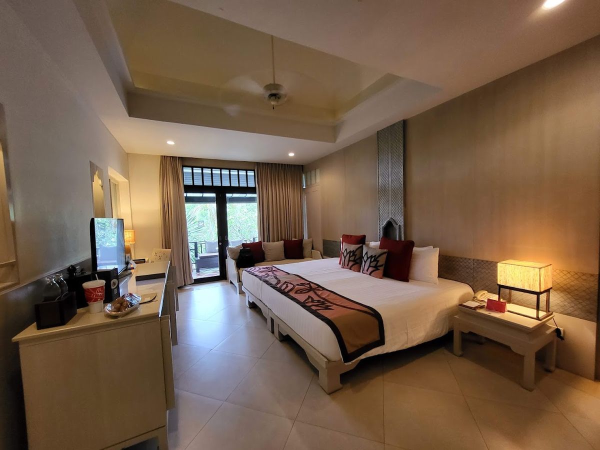 Melati Beach Resort & Spa pool and grounds in Lamai
