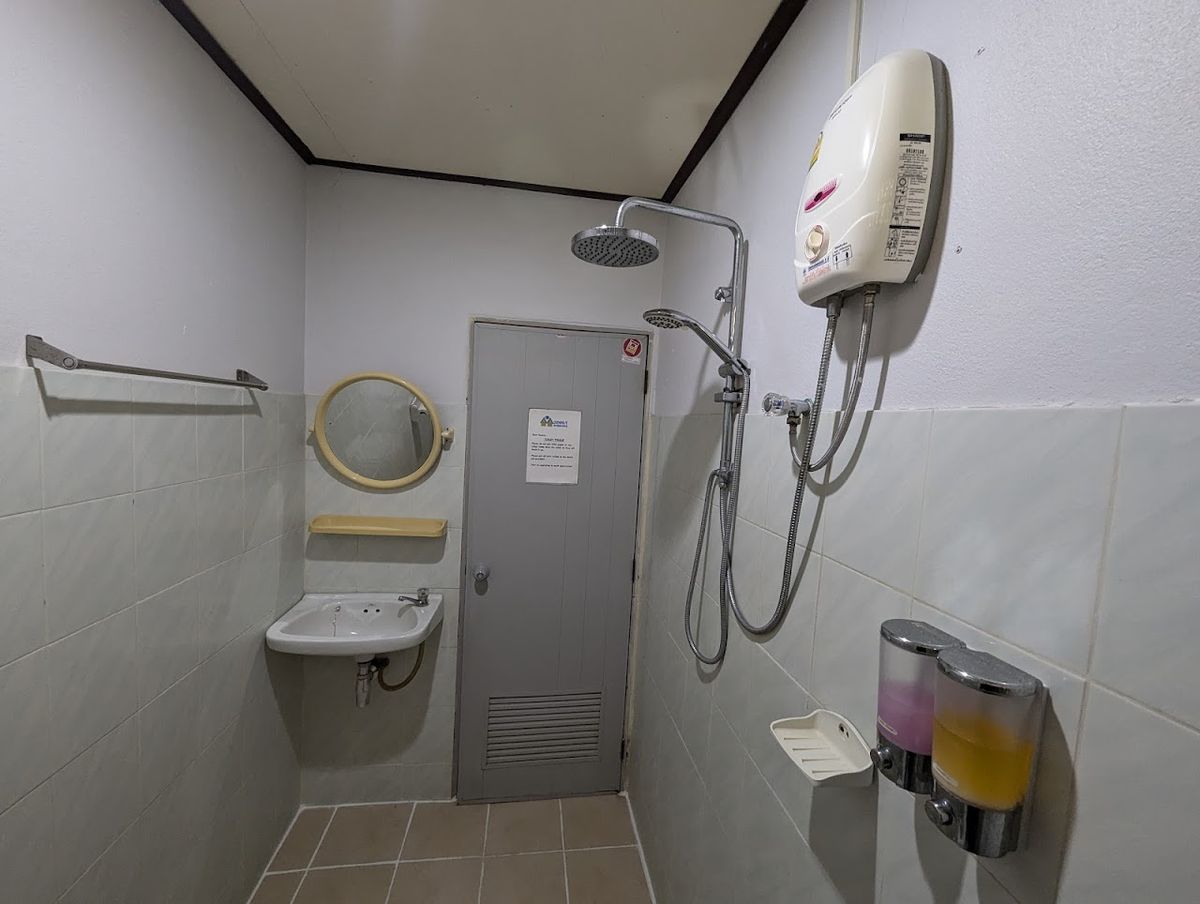 Moonhut Bungalows facilities in Maenam