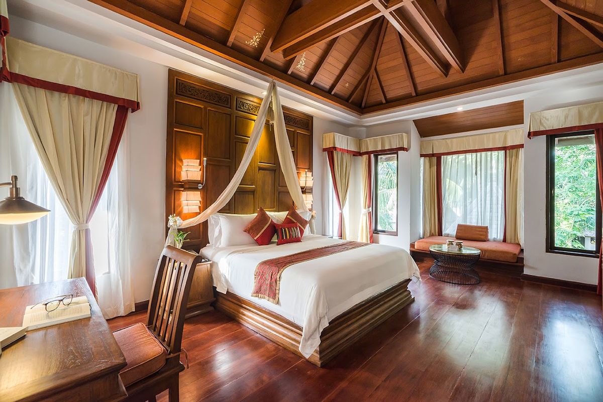 Muang Samui pool and grounds in Chaweng