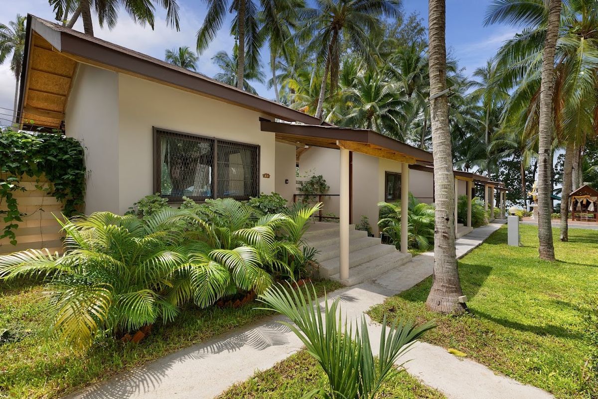 New Body & Mind exterior in Lipa Noi