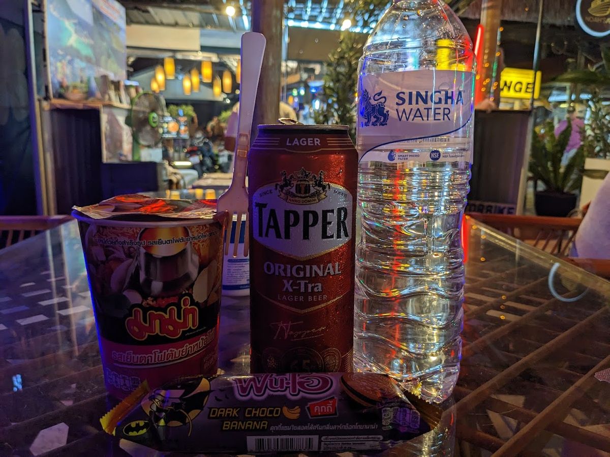 Noah’s Ark Cannabis Bar Restaurant HOSTEL pool and grounds in Lamai