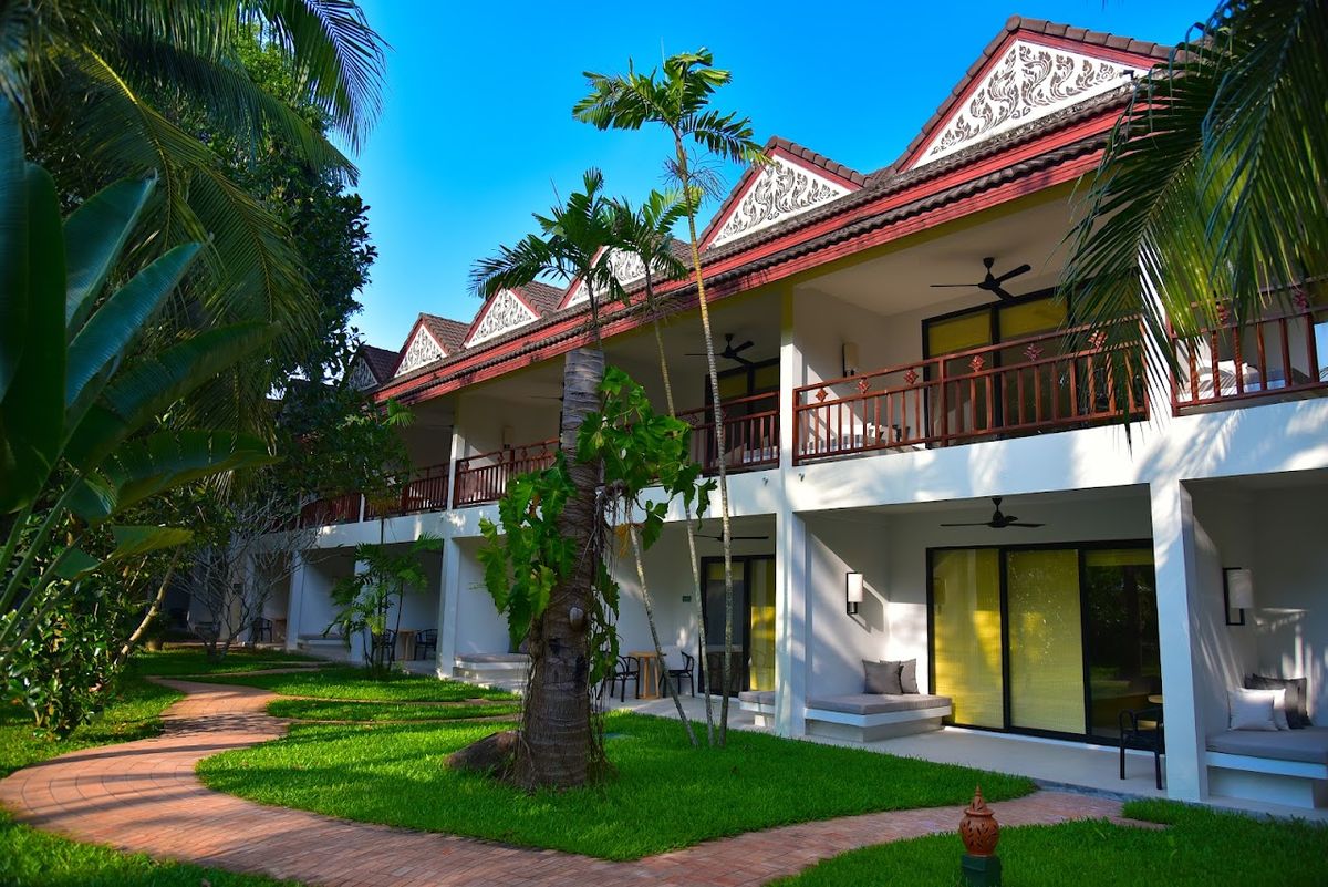 Paradise Beach Resort exterior in Maenam